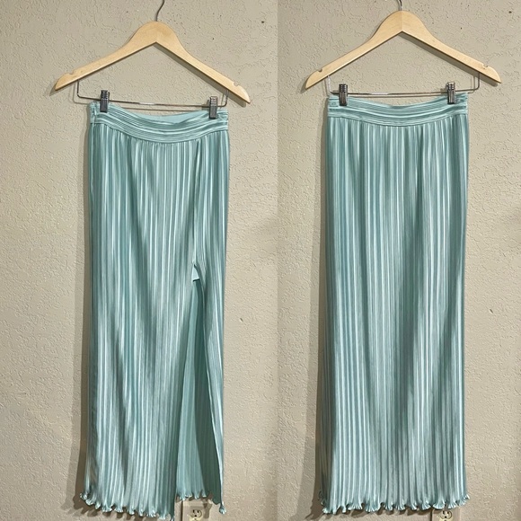 AiiFOS | Resort Nights Christina Pleated Crop Top + Skirt Set In Misty Blue - Picture 6 of 9